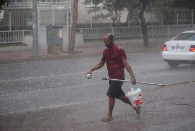 Yangınlarla mücadele edilen Antalya'da sabah saatlerinden itibaren yağışlar başladı