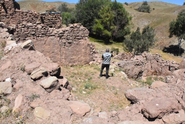 42 yıl önce terk edilen 'gizemli köy' defineciler tarafından talan edildi