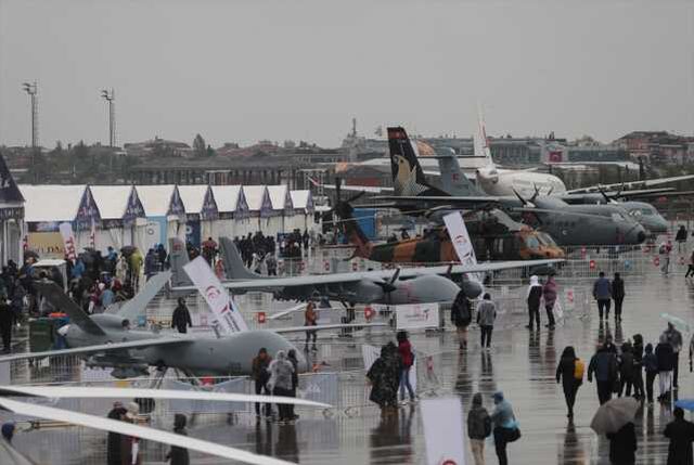 Vatandaşlar yağışa rağmen TEKNOFEST 2023'e akın etti