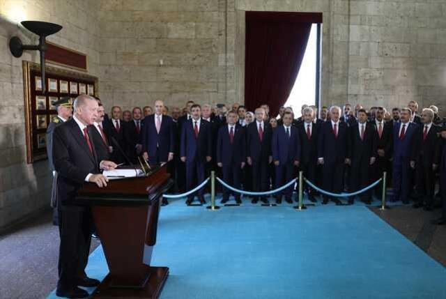 Devlet erkanı Ata'nın huzurunda! İşte Cumhurbaşkanı Erdoğan'ın Anıtkabir Özel Defteri'ne yazdığı not