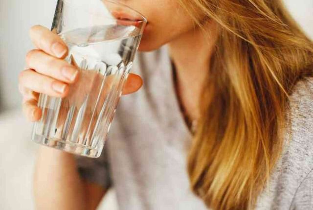 Hıçkırık nasıl geçer? Hıçkırmanın nedeni nedir?
