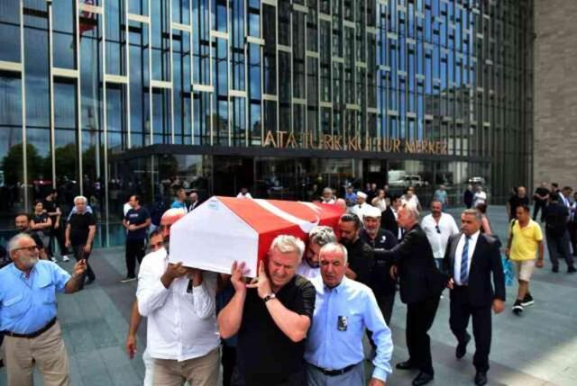 Kenan Işık'ın ağabeyi Mehmet Cengiz Işık gözyaşları içinde anlattı: 'Ben artık gideyim' dedi, gitti