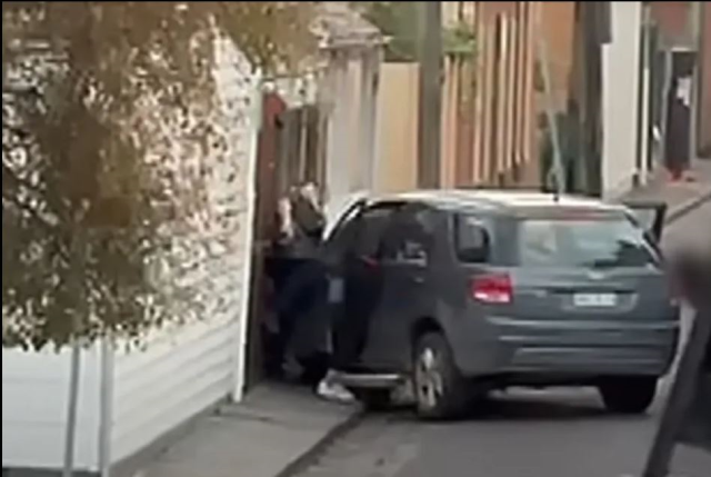 Polis, kendisini araçla duvara sıkıştıran kişiyi öldürdü