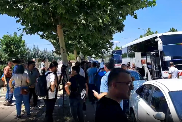 Silah bırakma töreni için Diyarbakır'dan 4 otobüs hareket etti
