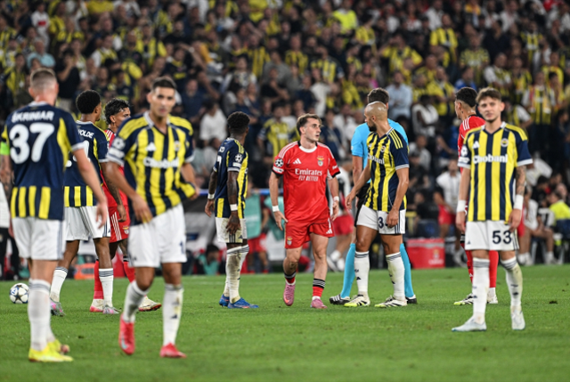 Atılan manşetler bomba! Bütün ülke Fenerbahçe-Benfica maçını konuşuyor