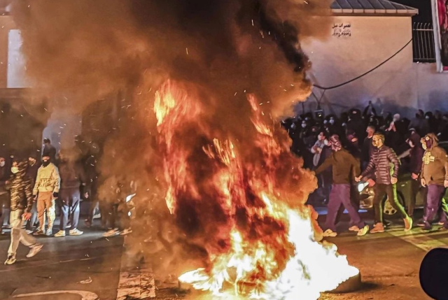 'Yardım yolda' diyen Trump'tan bir İran çıkışı daha: Müttefiklerimiz derhal çekilmeli