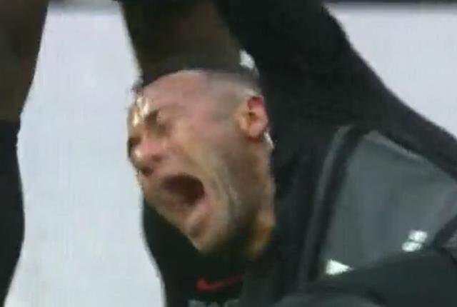 Hastaneye kaldırılan Neymar'ın durumu ciddi mi? Gözyaşları futbolseverleri kahretti