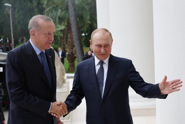 Putin'den Fransa'ya ayrı, Türkiye'ye ayrı tarife! Masa detayı dikkatleri üzerine çekti
