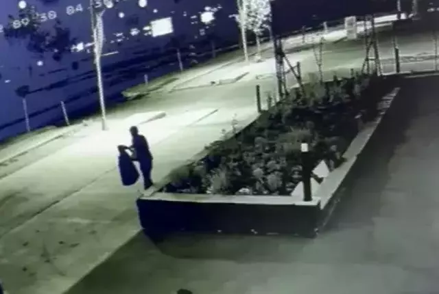 Bahçesine dadanan hırsıza sitemi güldürdü: Sevgili hırsız ne yapmaya çalışıyorsun?