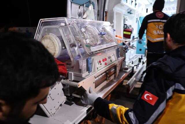 Hatay merkezli depremde fenalaşan hamile kadın sahra hastanesinde doğum yaptı