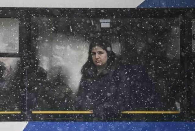 Meteoroloji'nin uyarılarının ardından Ankara'da kar yağışı başladı