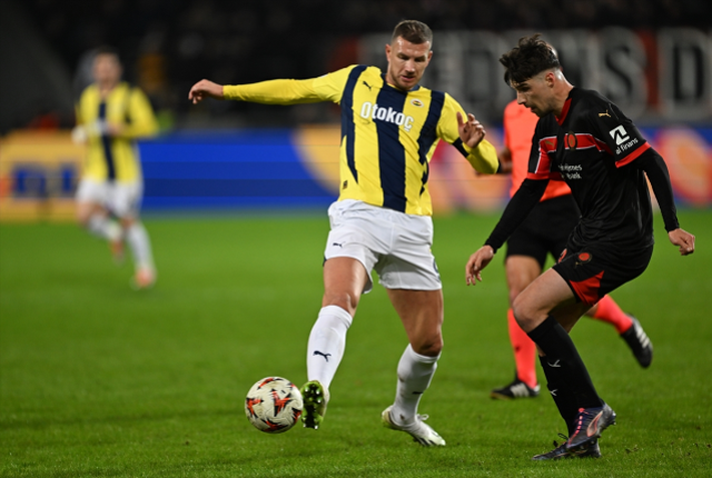 Galatasaray İlk 8'in Eşinden Çekildi