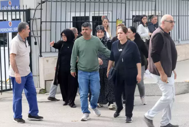 Yolda yürüyen kişiyi bıçaklayarak öldürdü! Elindeki kanı çimlere sildi