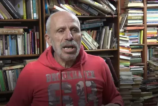 'Kitap okumak cahilliktir' diyen sahaf herkesi kandırmış! Gerçek çok başka çıktı