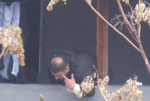 Komşusunu rehin alan silahlı saldırganı Özel Harekat Polisleri etkisi hale getirdi! O anlar kamerada