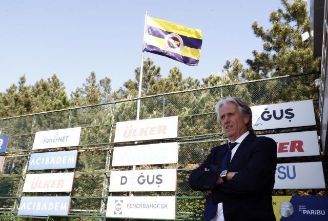 Jorge Jesus, Samandıra'da! Fenerbahçe'nin yeni arması önünde poz verdi