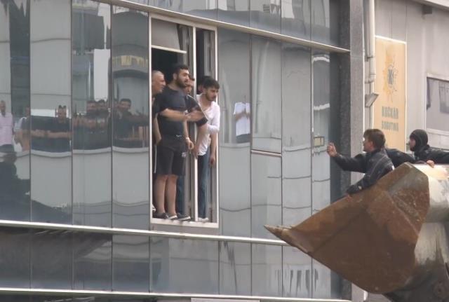 Ankara'da nerede sel oldu? Ankara'da sel ne zaman oldu? Ankara'da sağanak sonrası araçlar suya gömüldü!