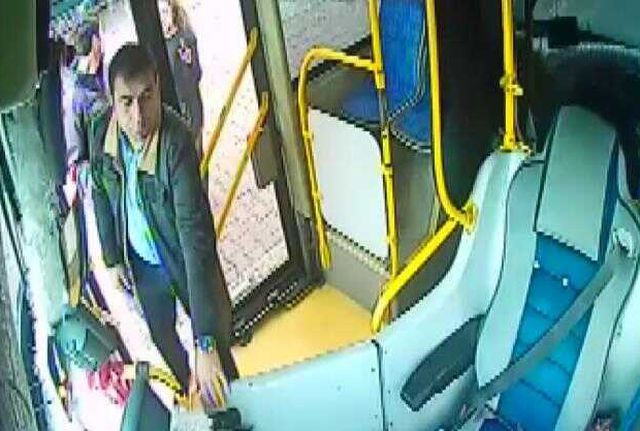 Kendisi ile tartışan yolculara küsen şoförün tepkisi, görenleri kahkahaya boğdu