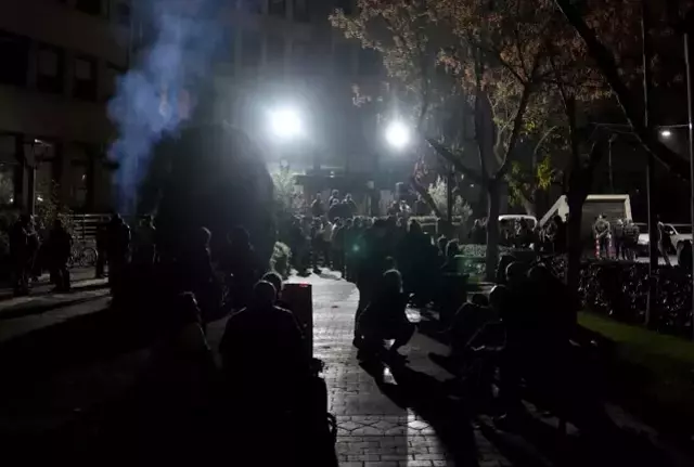 Kadıköy Belediyesi işçilerinin grev kararı bir dakika sürdü