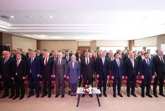 Okullara forma zorunluluğu geri geliyor! Bakan detayları açıkladı