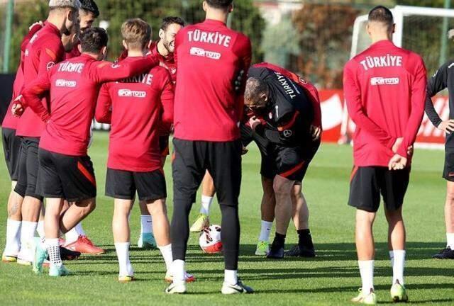 Alman kuralları devrede! Stefan Kuntz'tan A Milli Takım'a şınav çekme cezası