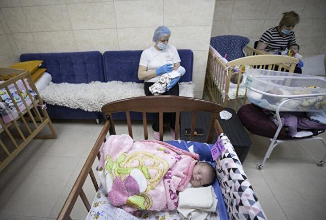 Ukraynalı kadınlar bu bebekleri başka aileler için doğurdu! Şimdi ne taşıyıcı anneleri yanında ne de öz anneleri!