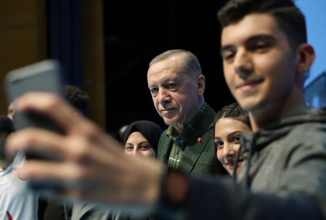 Cumhurbaşkanı Erdoğan'ın Diyarbakır'da gençlerle buluşmasında kimsenin fark etmediği detay! Adeta rakiplerine mesaj gönderdi