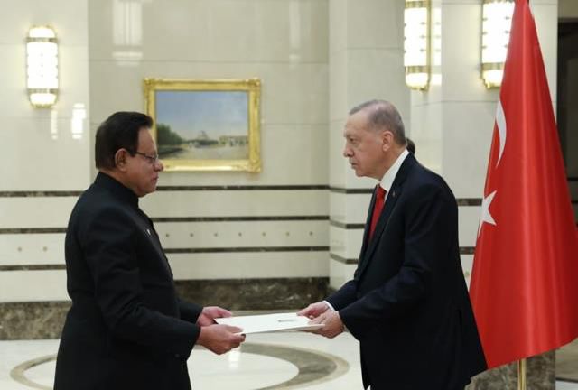 Pakistan'ın Türkiye Büyükelçisi, Cumhurbaşkanı Erdoğan'a güven mektubu sundu