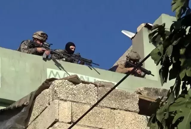 Polise ateş açan şahıs kadın kılığında yakalandı