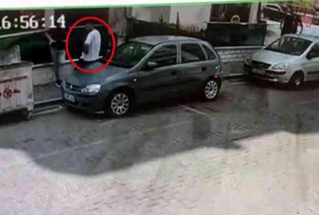 5'inci kattan üzerine 500 litrelik su deposu düştü! Mucize kurtuluş kamerada