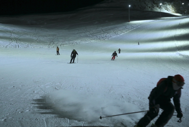 Mergabütan'da gece kayak dönemi başladı