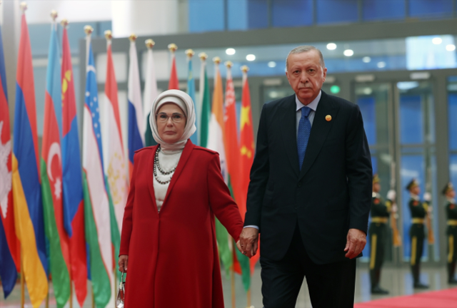 Cumhurbaşkanı Erdoğan ve eşi Şanghay Zirvesi'nde aile fotoğrafına katıldı