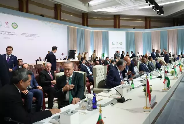 Doha zirvesinde konuşma anı