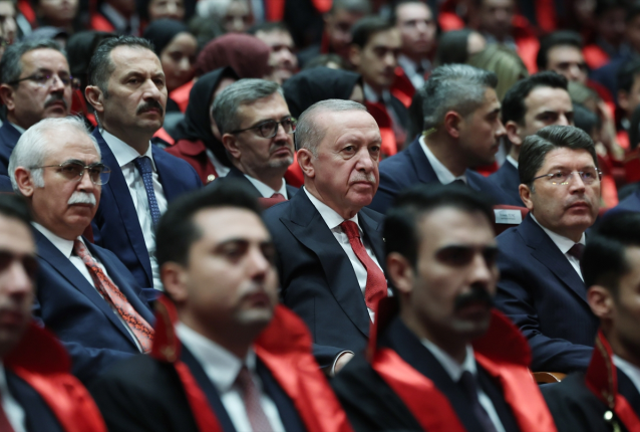 Cumhurbaşkanı Erdoğan hakim ve savcıların gözünün içine bakarak söyledi: Adaletin yokluğu toplum hayatı için felakettir