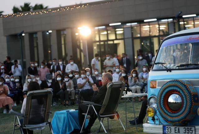 Erdoğan'dan gençlerle buluşmada sosyal medya açıklaması: Atılacak adım daha huzurlu hale getirecek