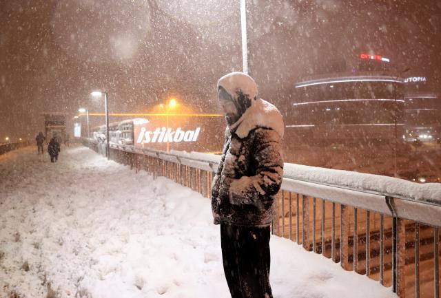 İstanbul'da kar kalınlığı 85 santimetreye ulaştı! İşte megakentten afet görüntüleri