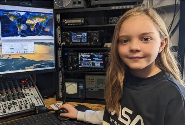8 yaşındaki kız amatör radyo kullanarak Amerikalı astronot ile sohbet etti