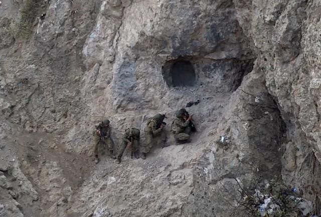 Komandolar, Zap bölgesinde PKK'lı teröristlerin inlerine böyle girdi