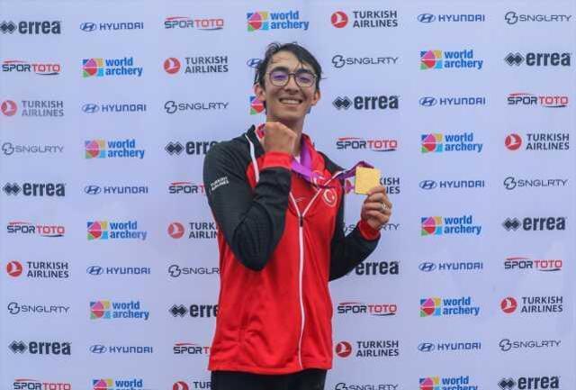 Dünyaca ünlü yazar Paulo Coelho tarihi başarısı sonrası milli okçu Mete Gazoz'u kutladı