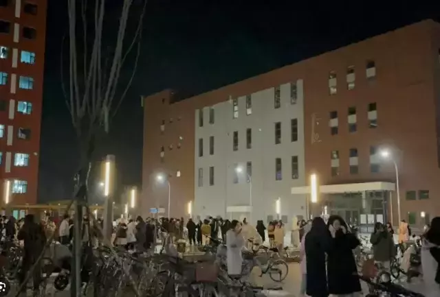 Çin'de 7,8'lik depreme okulda yakalanan 270 öğrenci, 3 dakika içinde tahliye edildi