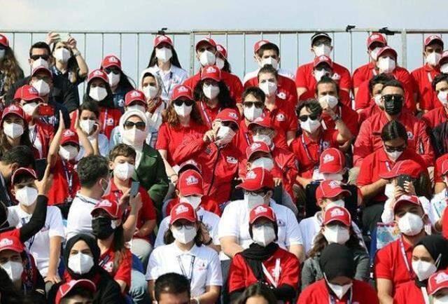 TEKNOFEST'e damga vuran anlar! Damat Bayraktar'ın 'Maskeleri çıkaralım' ricasını Bakan Koca yerine getirmedi