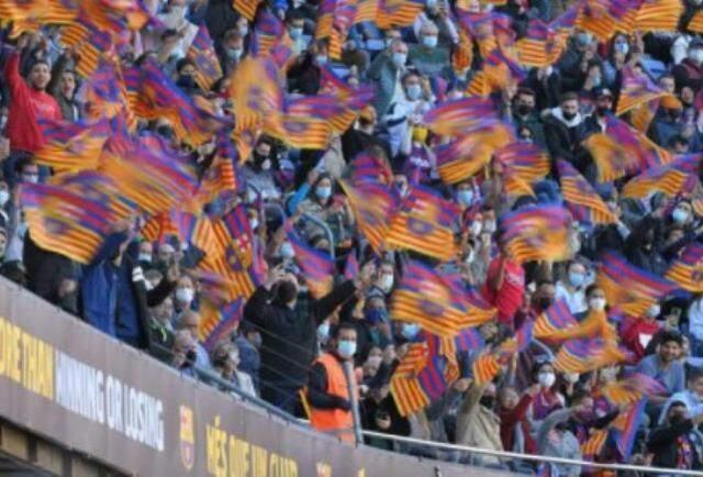 Barcelona'da efsane Xavi dönemi resmen başladı! Taraftar stada akın etti