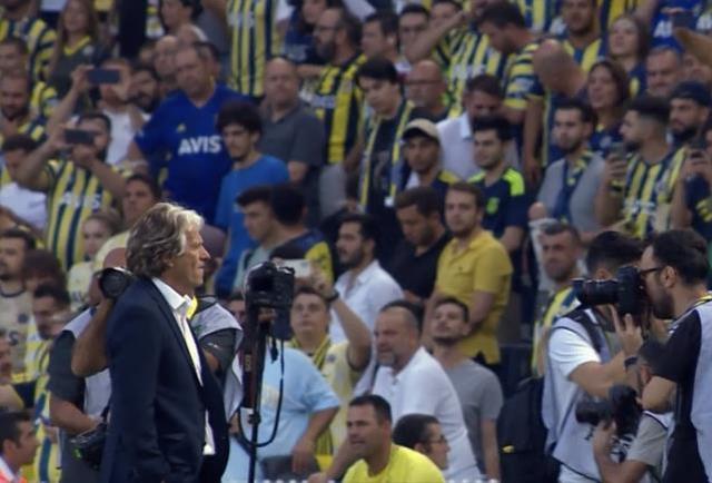 Fenerbahçe maçına damga vuran kare! Tribünleri gören Jorge Jesus neye uğradığını şaşırdı