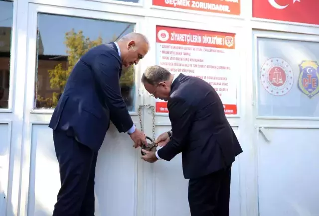 Diyarbakır politika haberleri: Adalet Bakanı Bozdağ, Diyarbakır Cezaevi'ne kilit vurdu