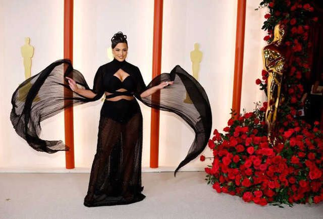 Ünlü şarkıcı, kalçasına kadar inen tül elbisesiyle kırmızı halıya damga vurdu! İşte 2023 Oscar Ödülleri'nin en şıkları
