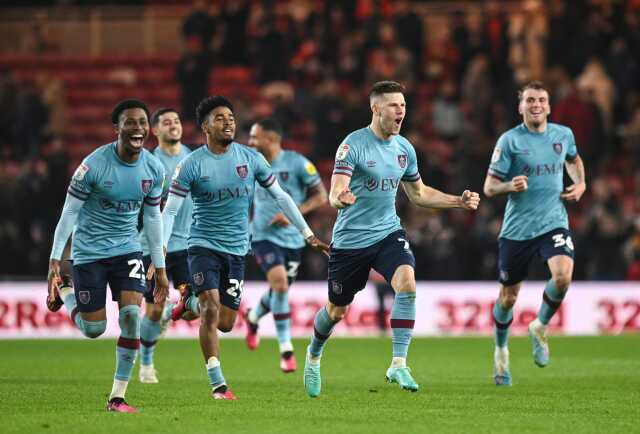 Bitime 7 hafta kala garantilediler! Burnley yeniden Premier Lig'de