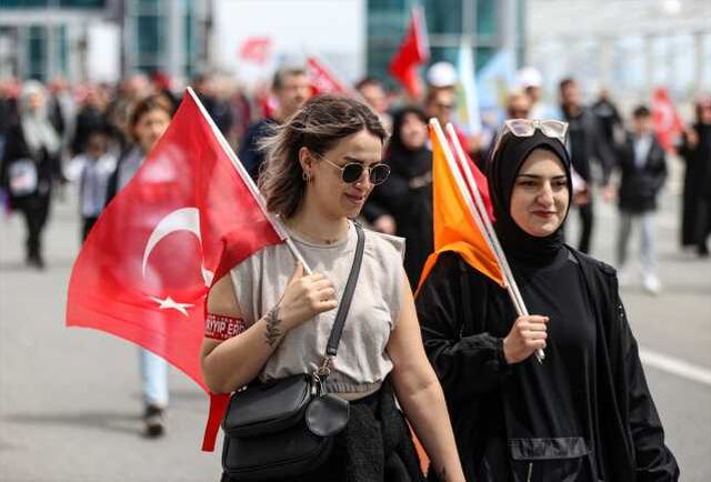 'Büyük İstanbul Mitingi' için Atatürk Havalimanı Millet Bahçesi'ne girişler başladı