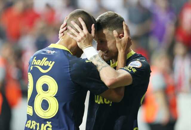 Süper Lig'de yeni sezona 2'de 2 yaparak başlayan tek takım Fenerbahçe