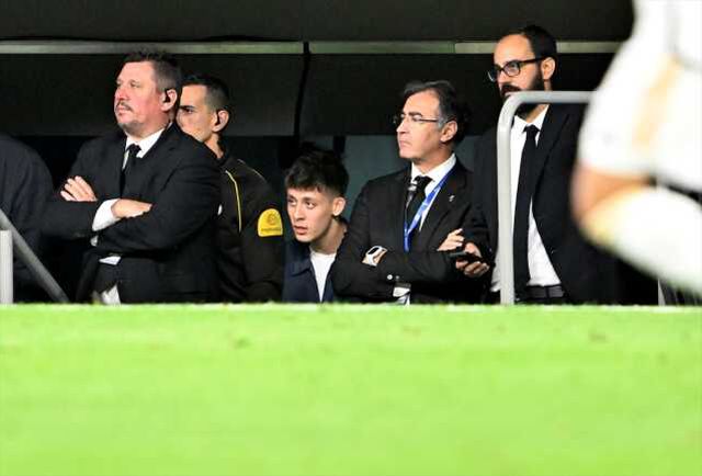 Arda Güler heyecandan yerinde duramadı! Ancelotti'nin yanına kadar gitti, neredeyse sahaya girecekti