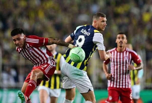 Yunanlılar maç sonrası soyunma odasında ne yaptı? Taraftarların tepkisini çeken kutlama! Fenerbahçe taraftarı enden tepki gösterdi?